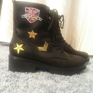 🌴COMBAT STYLE BOOTS🌴
